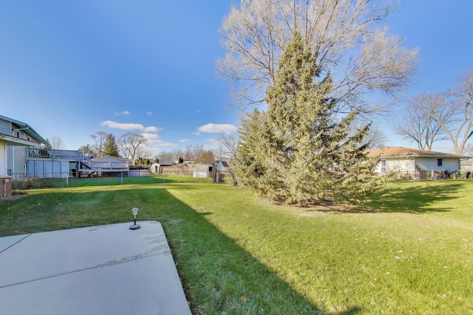 218 Greenbriar Street, Elk Grove Village, IL 60007