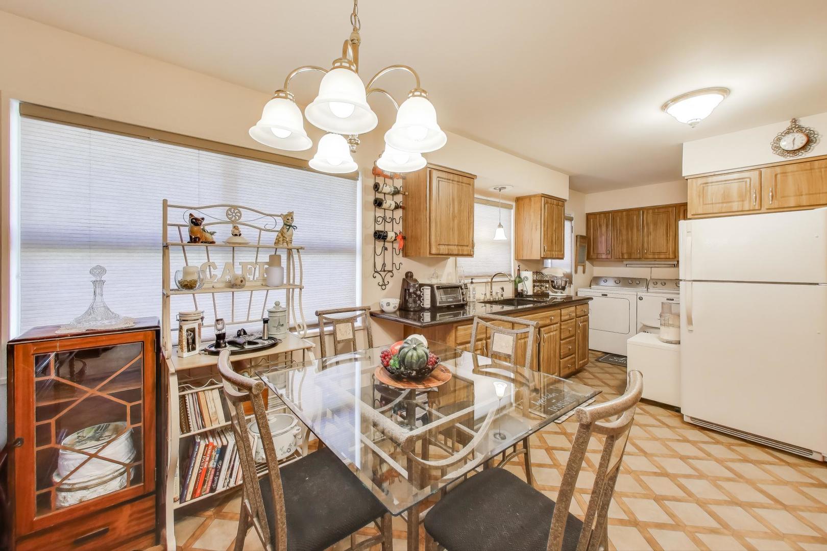 218 Greenbriar Street, Elk Grove Village, IL 60007