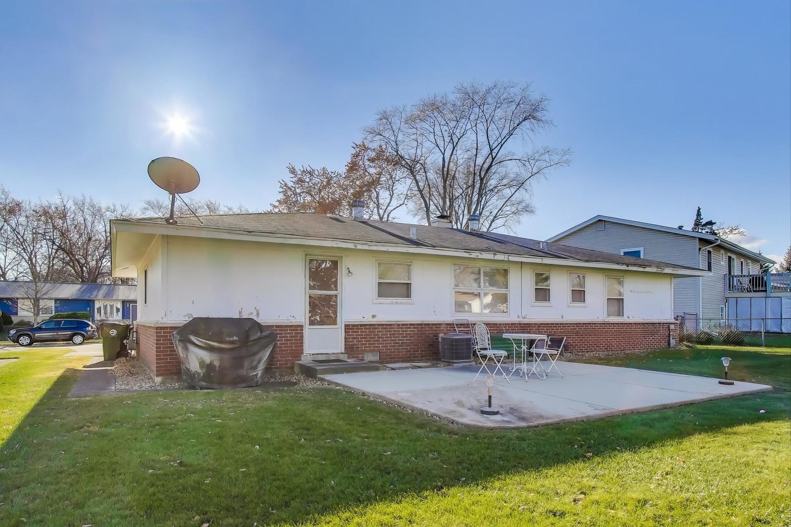 218 Greenbriar Street, Elk Grove Village, IL 60007