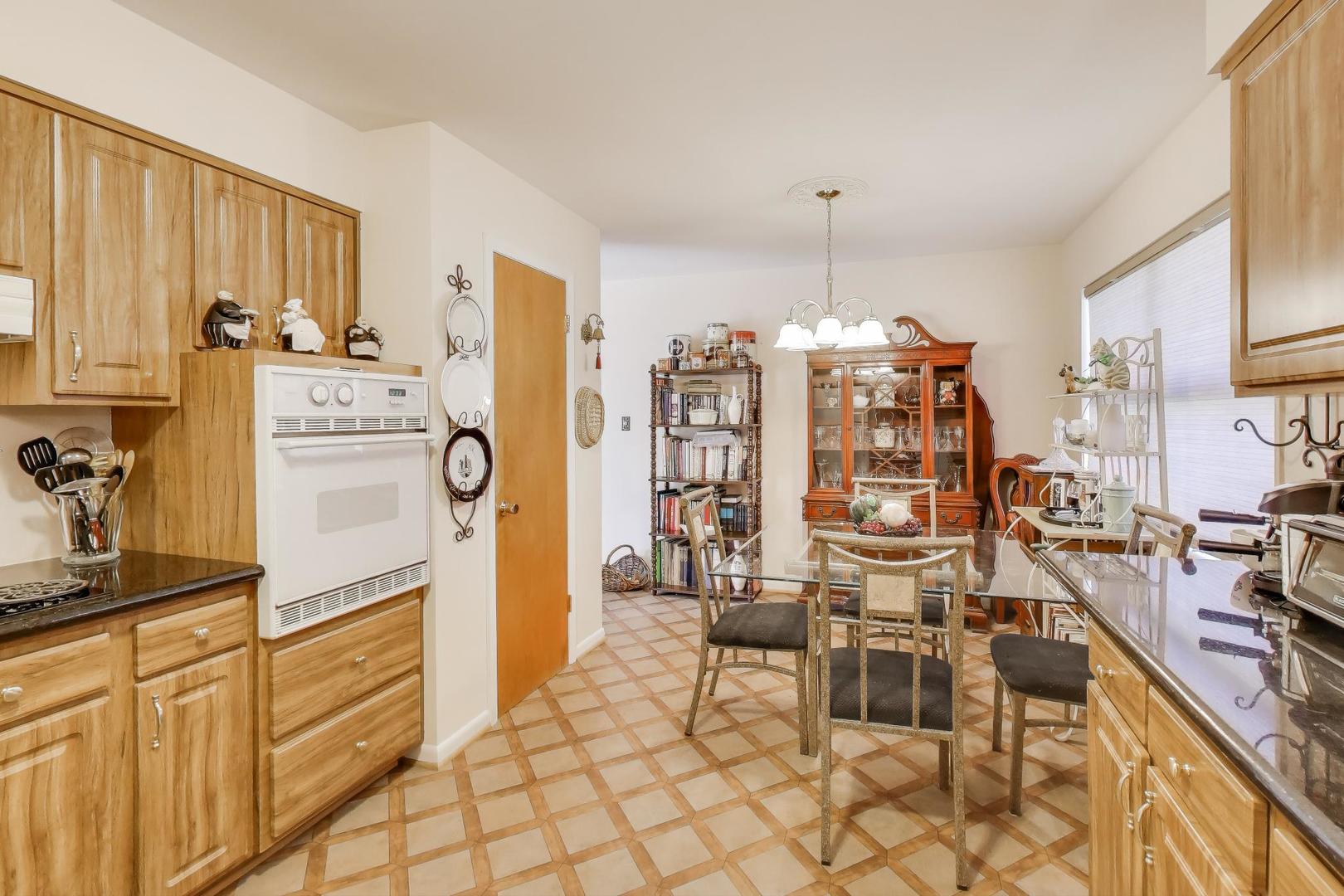 218 Greenbriar Street, Elk Grove Village, IL 60007