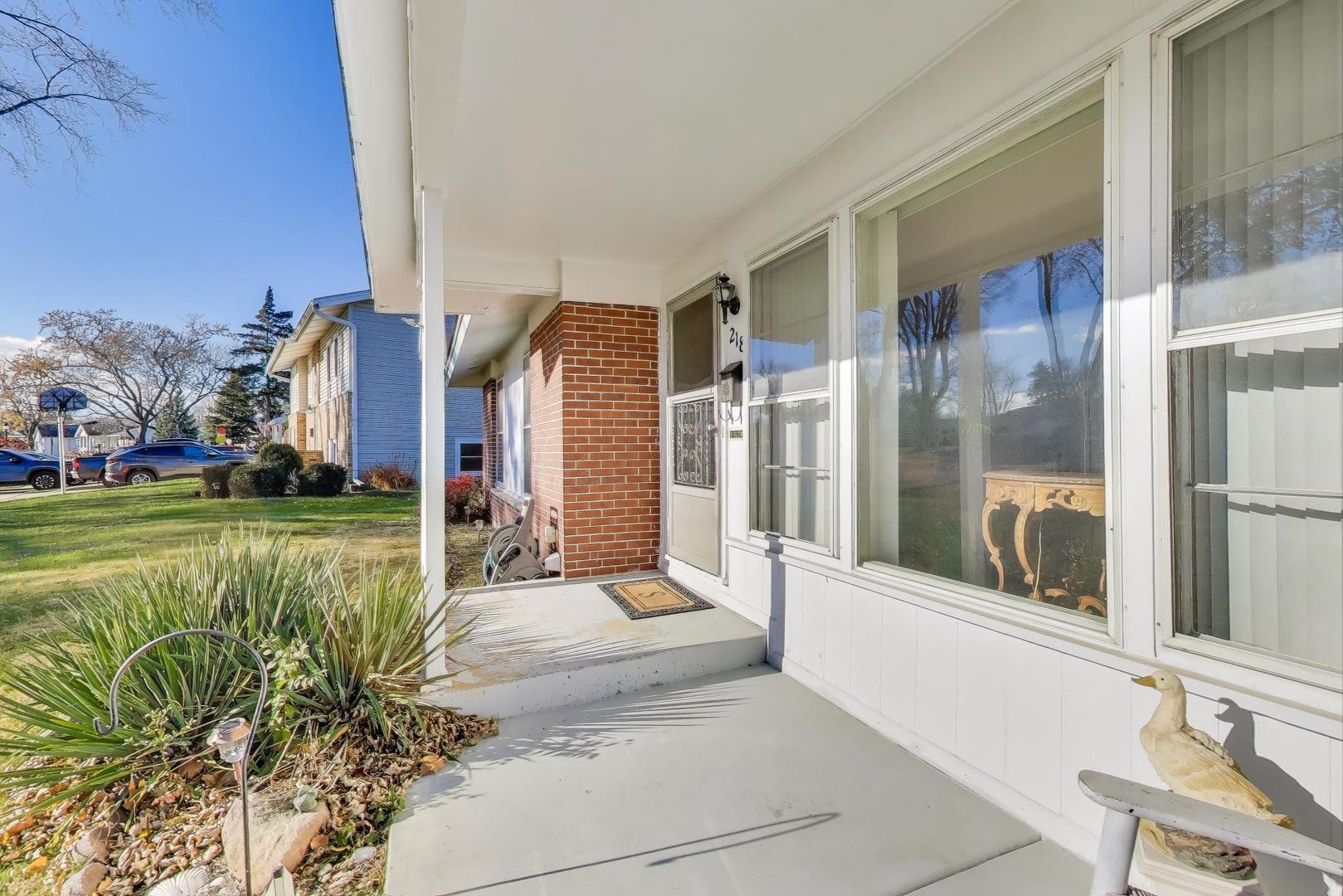 218 Greenbriar Street, Elk Grove Village, IL 60007