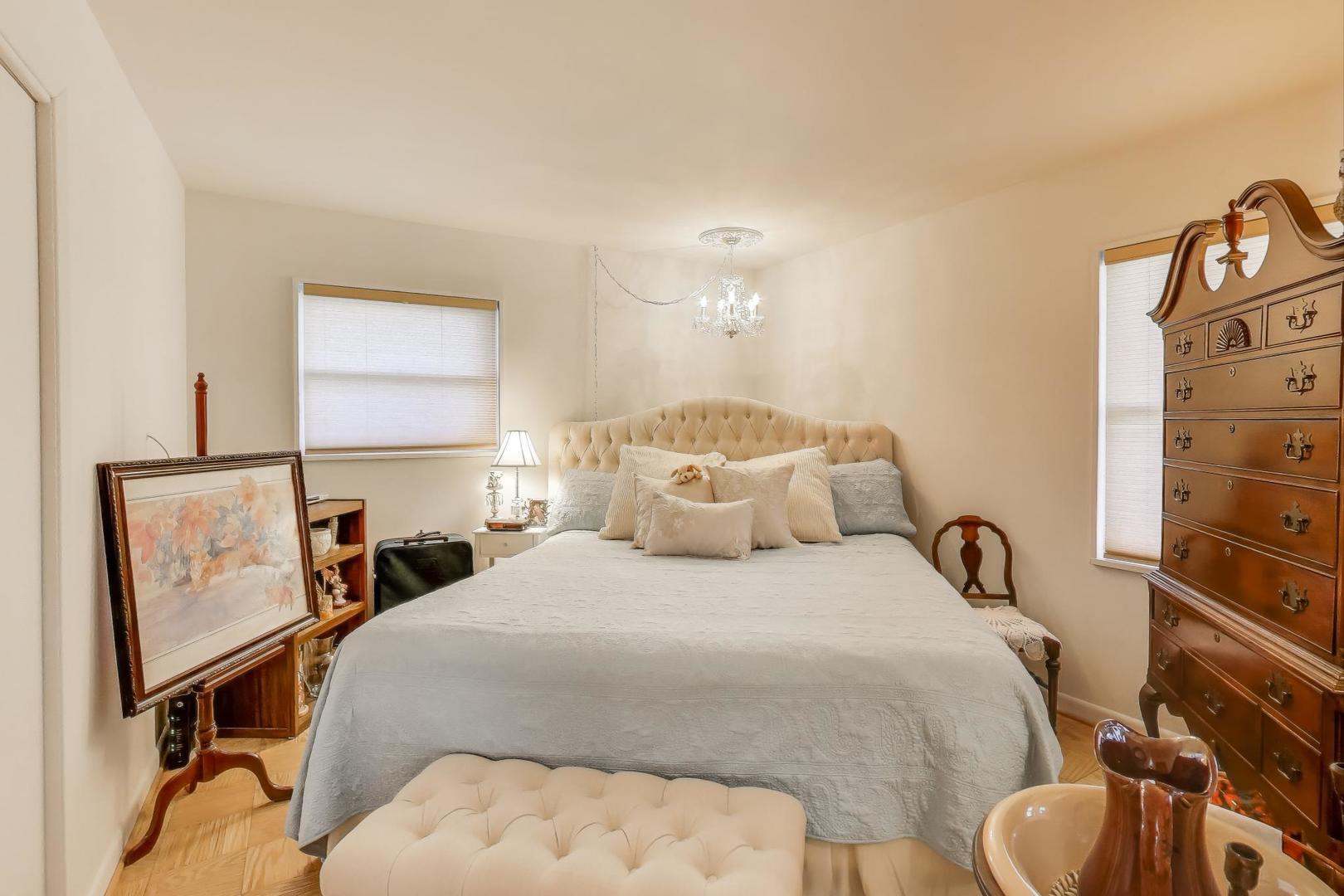 218 Greenbriar Street, Elk Grove Village, IL 60007