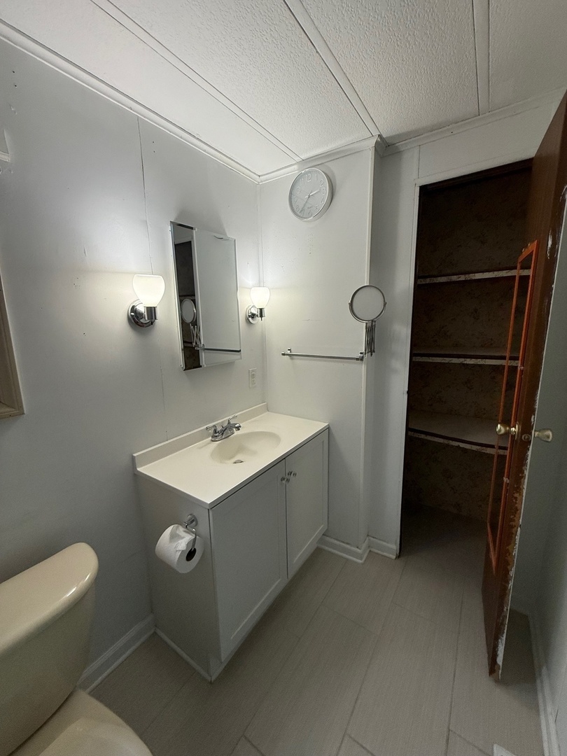 3910 Ingleside Place, Park City, IL 60085