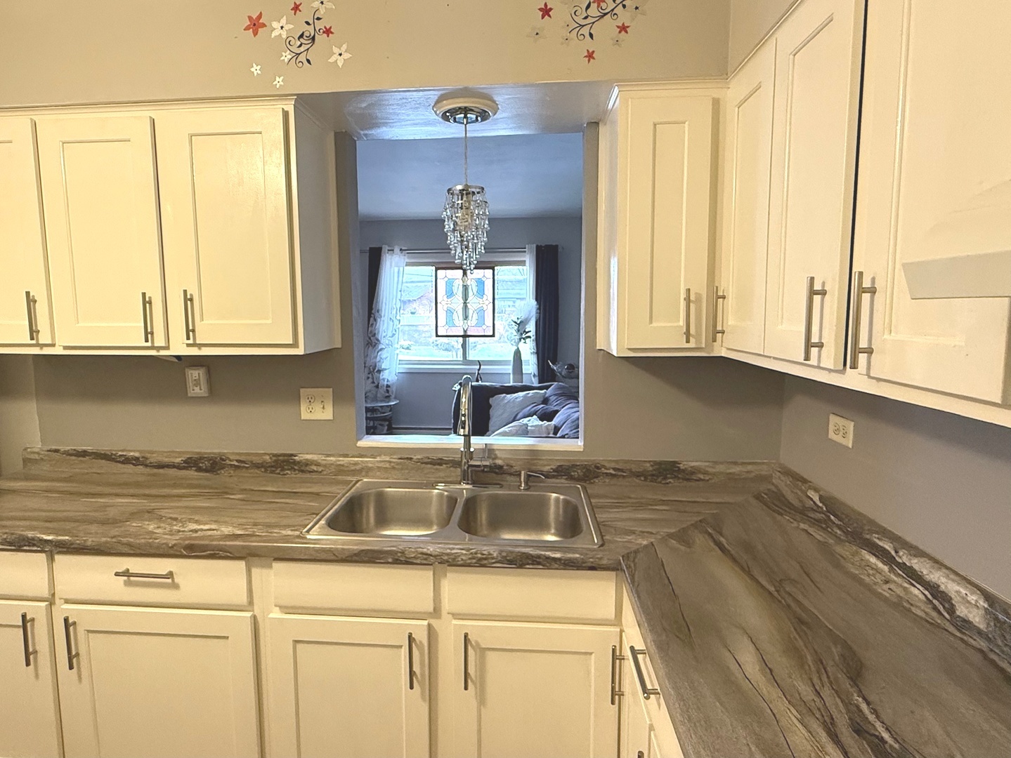 5725 Holmes Avenue #15, Clarendon Hills, IL 60514