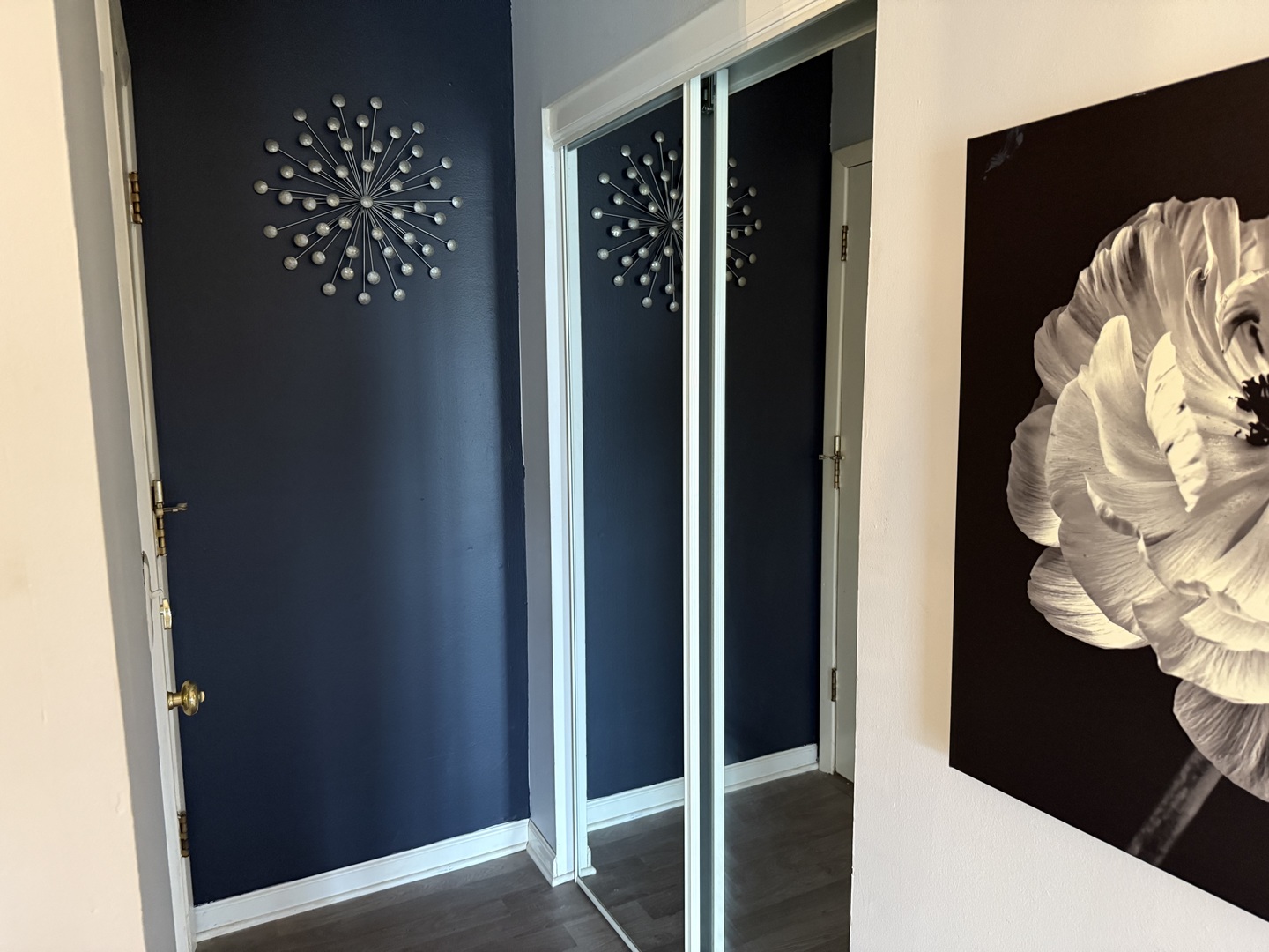 5725 Holmes Avenue #15, Clarendon Hills, IL 60514