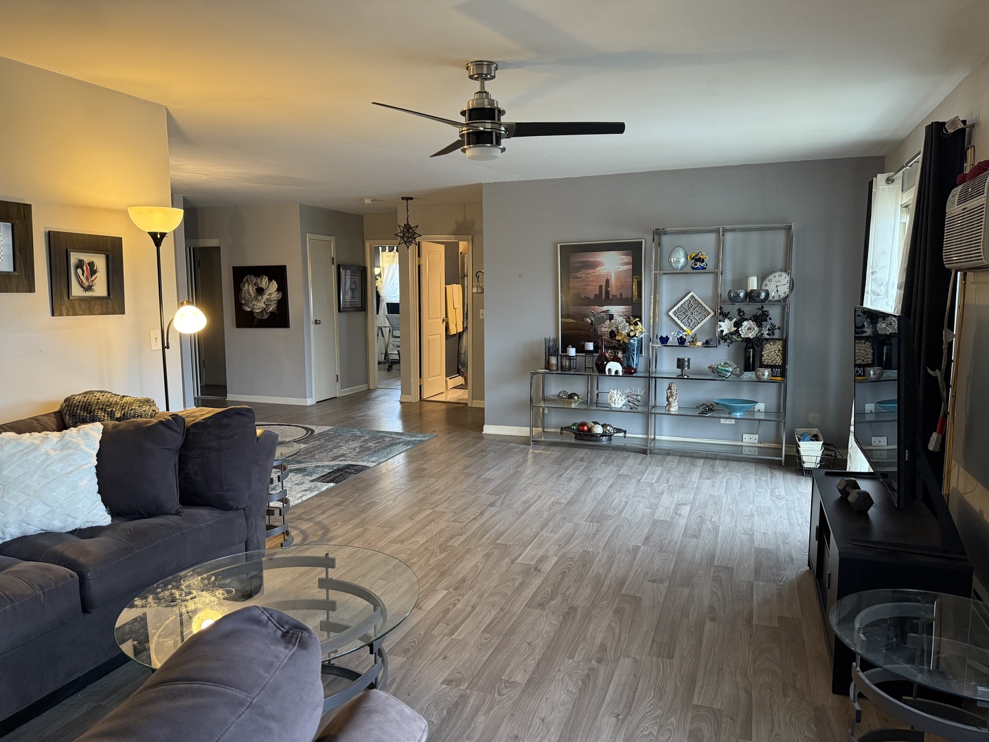 5725 Holmes Avenue #15, Clarendon Hills, IL 60514