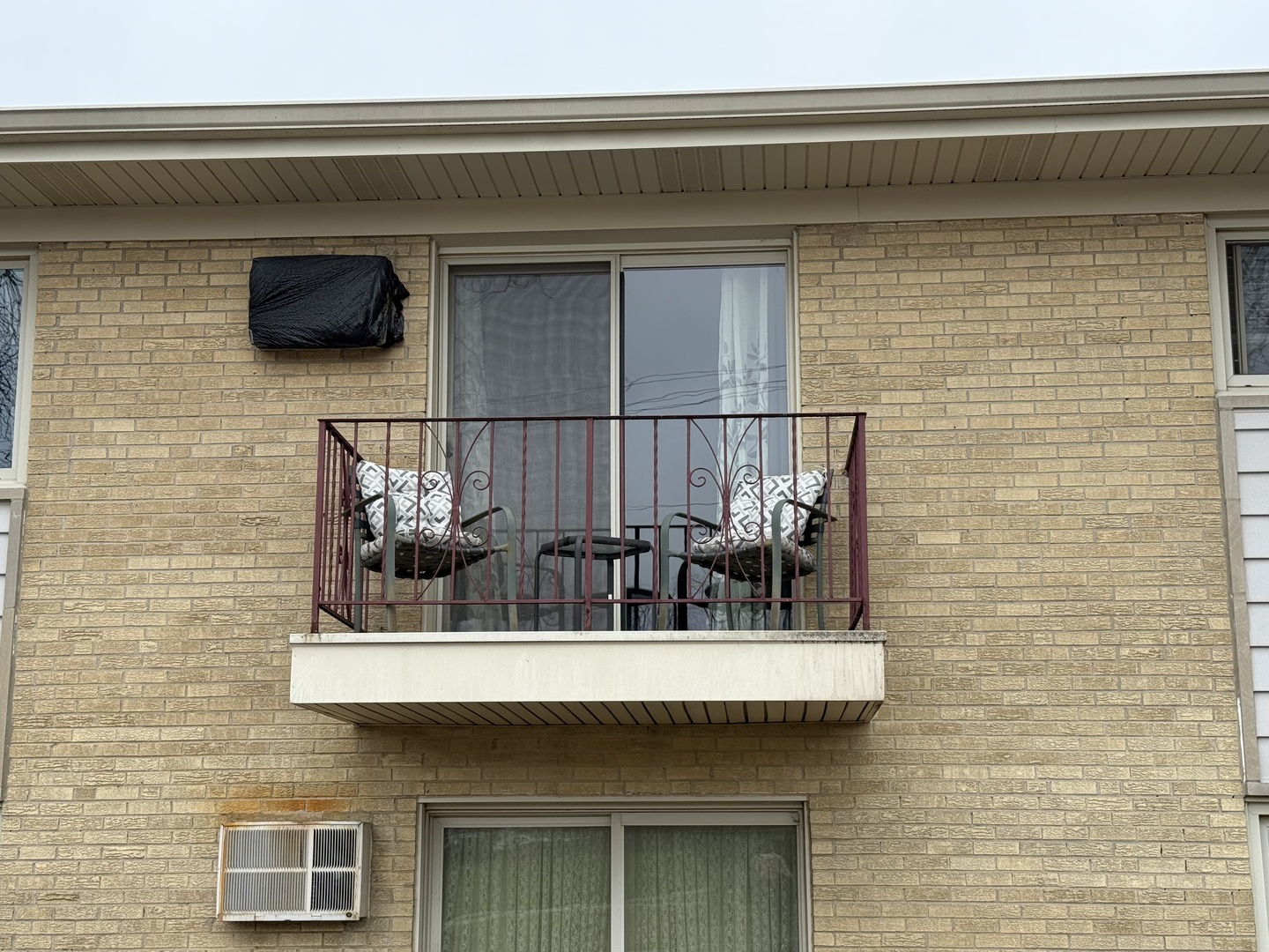 5725 Holmes Avenue #15, Clarendon Hills, IL 60514