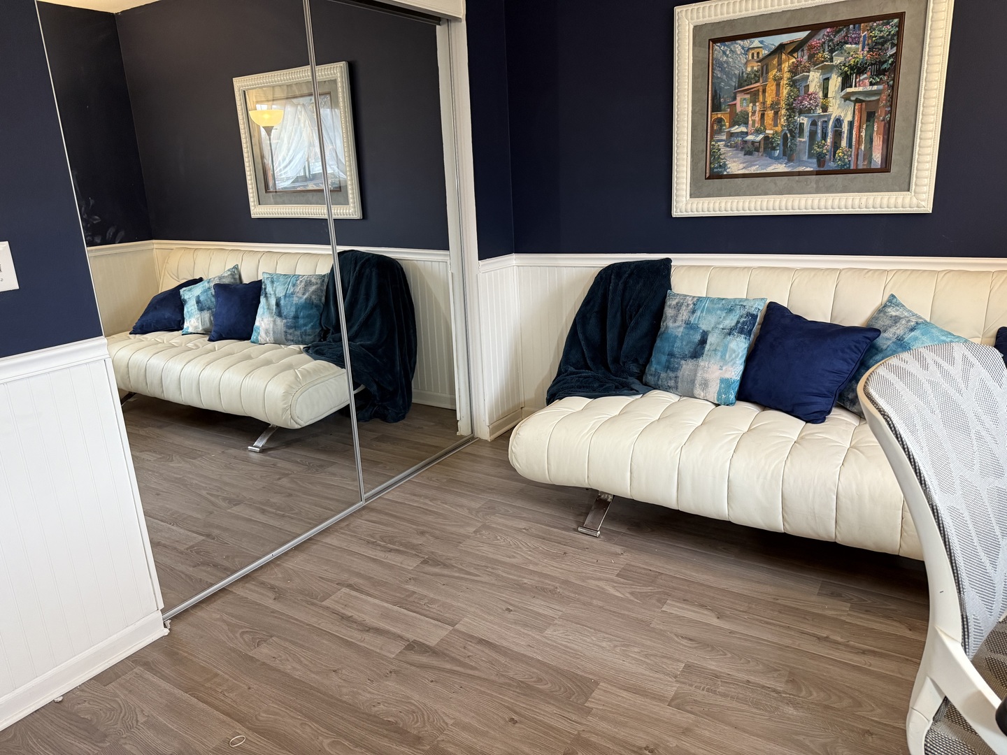 5725 Holmes Avenue #15, Clarendon Hills, IL 60514