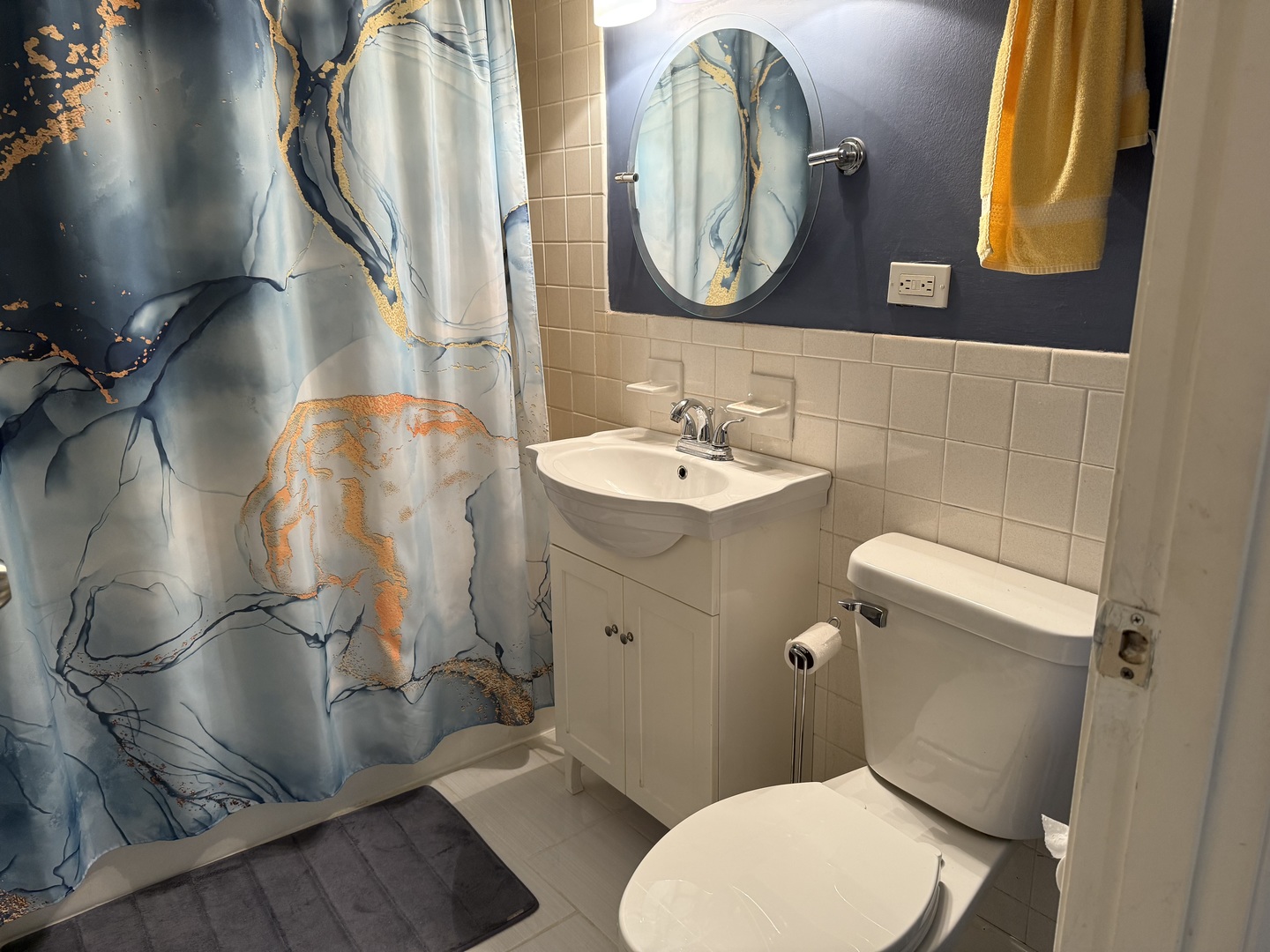 5725 Holmes Avenue #15, Clarendon Hills, IL 60514