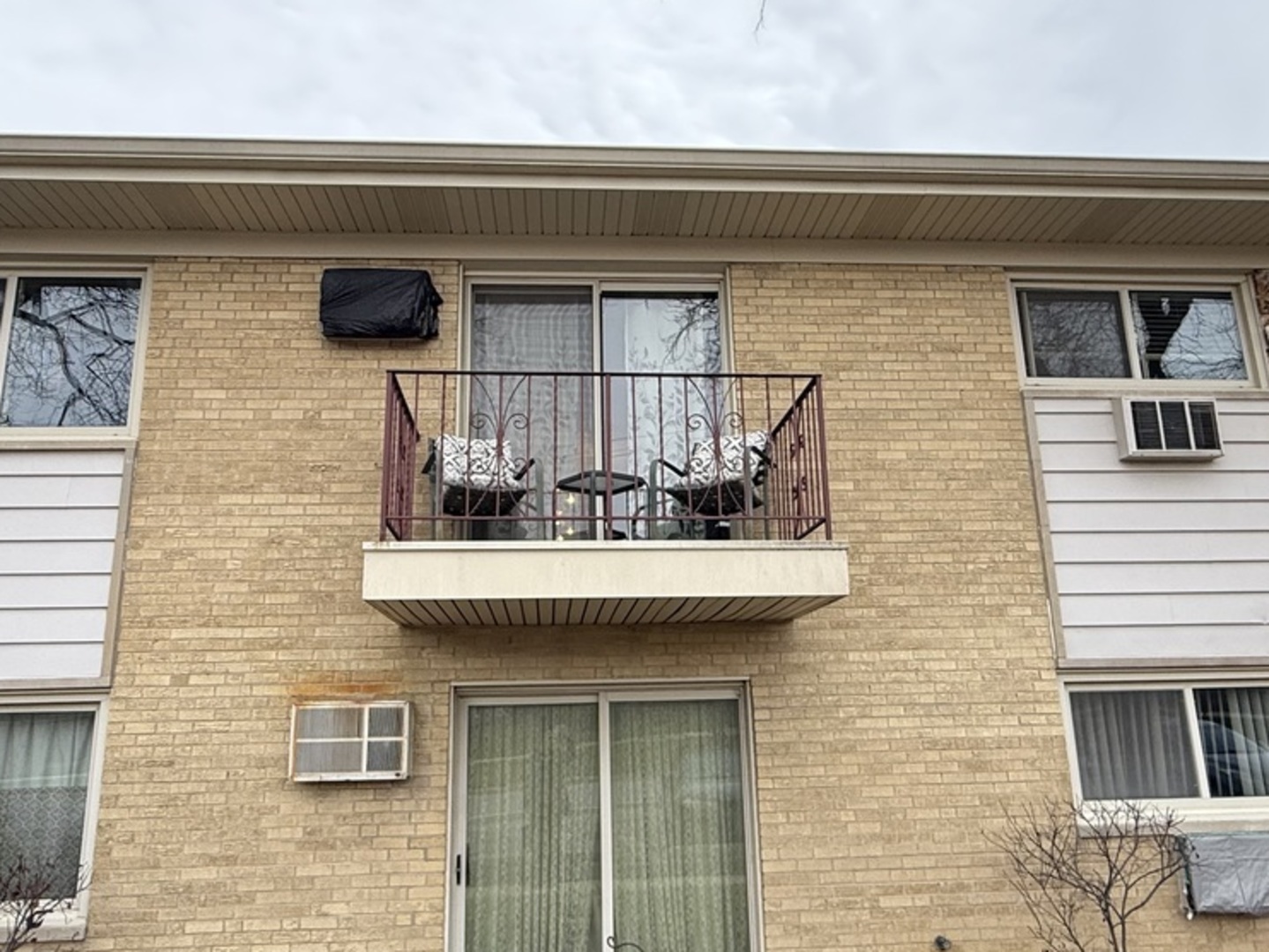 5725 Holmes Avenue #15, Clarendon Hills, IL 60514