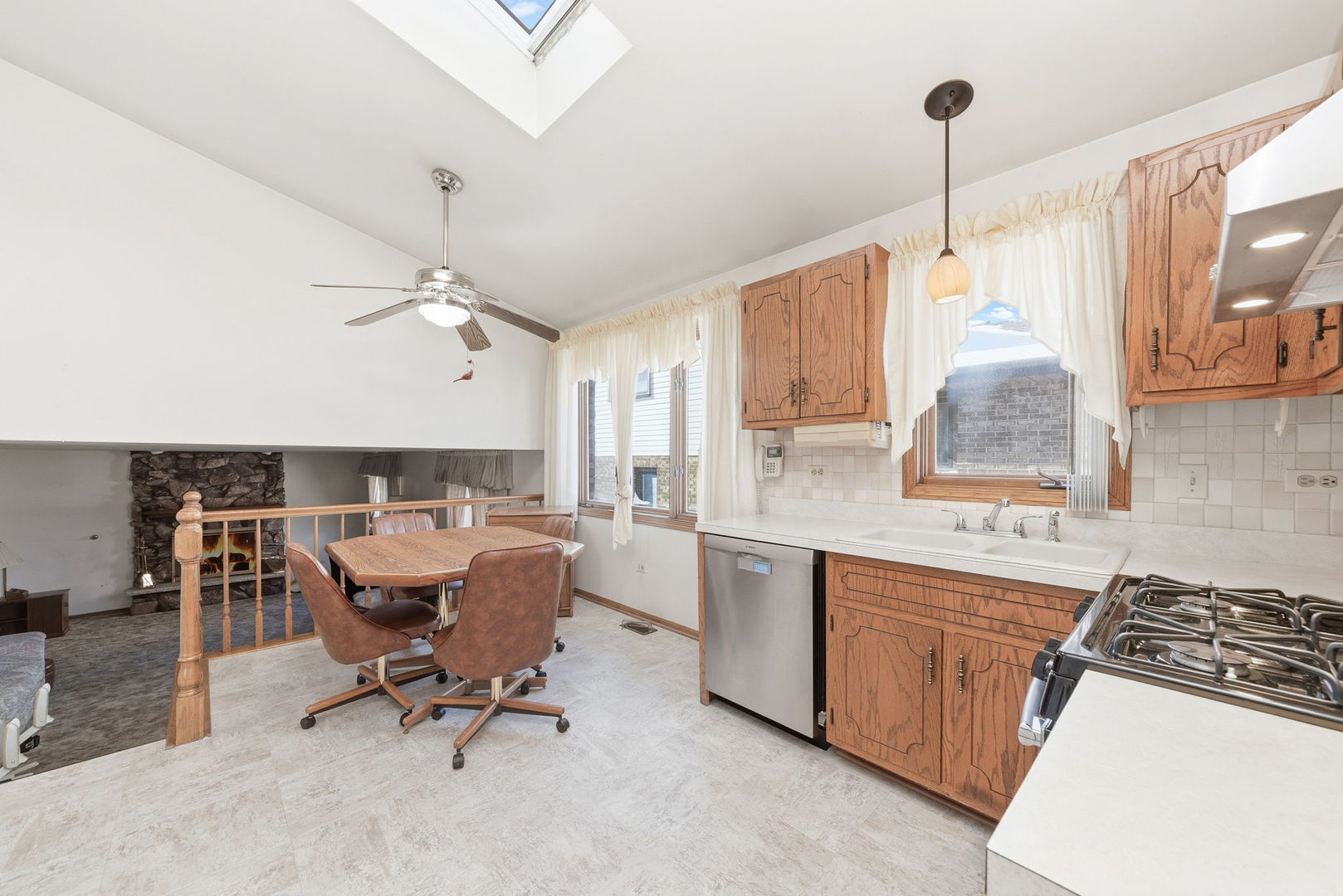 5841 W 75th Place, Burbank, IL 60459