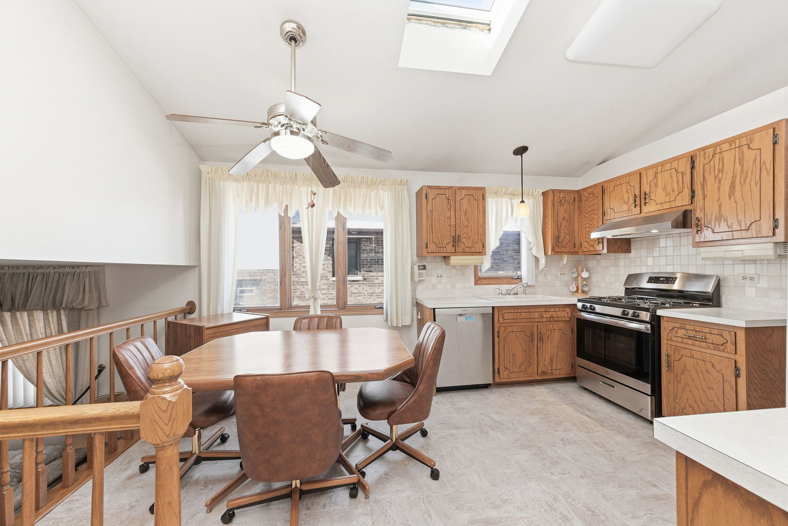 5841 W 75th Place, Burbank, IL 60459