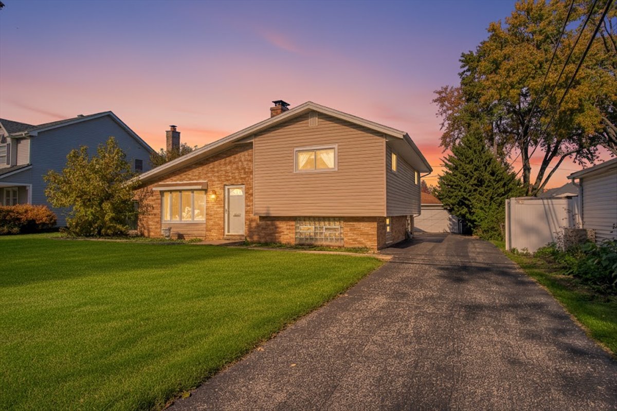 251 W Armitage Avenue, Elmhurst, IL 60126