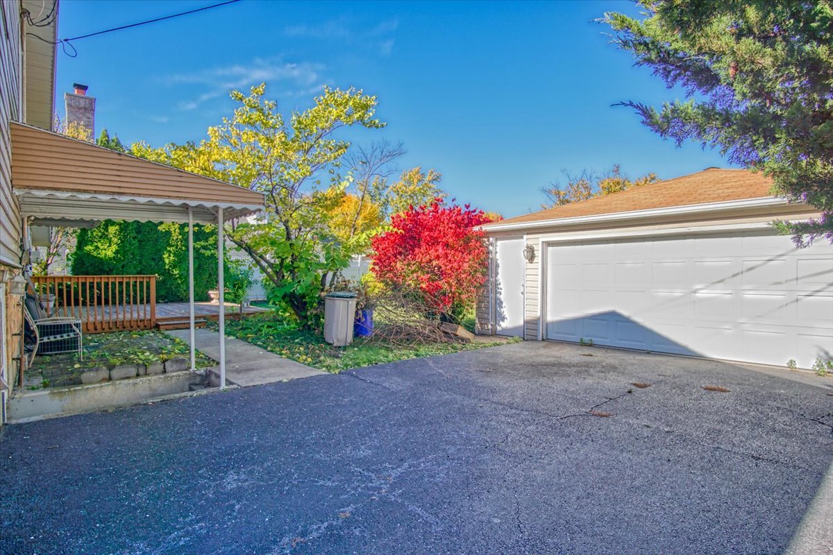 251 W Armitage Avenue, Elmhurst, IL 60126