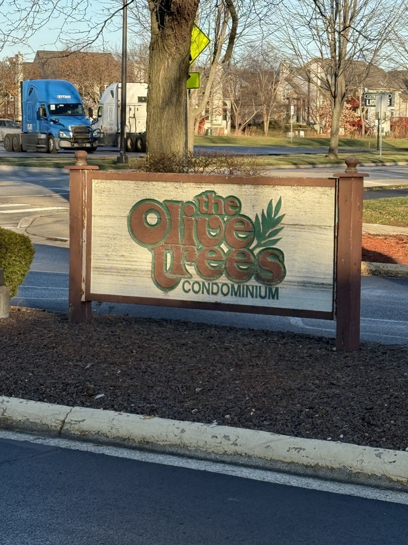 138 E Bailey Road #B, Naperville, IL 60565