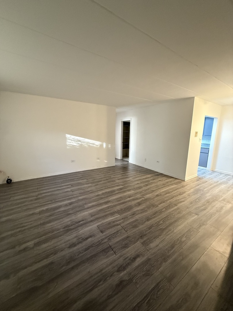 138 E Bailey Road #B, Naperville, IL 60565