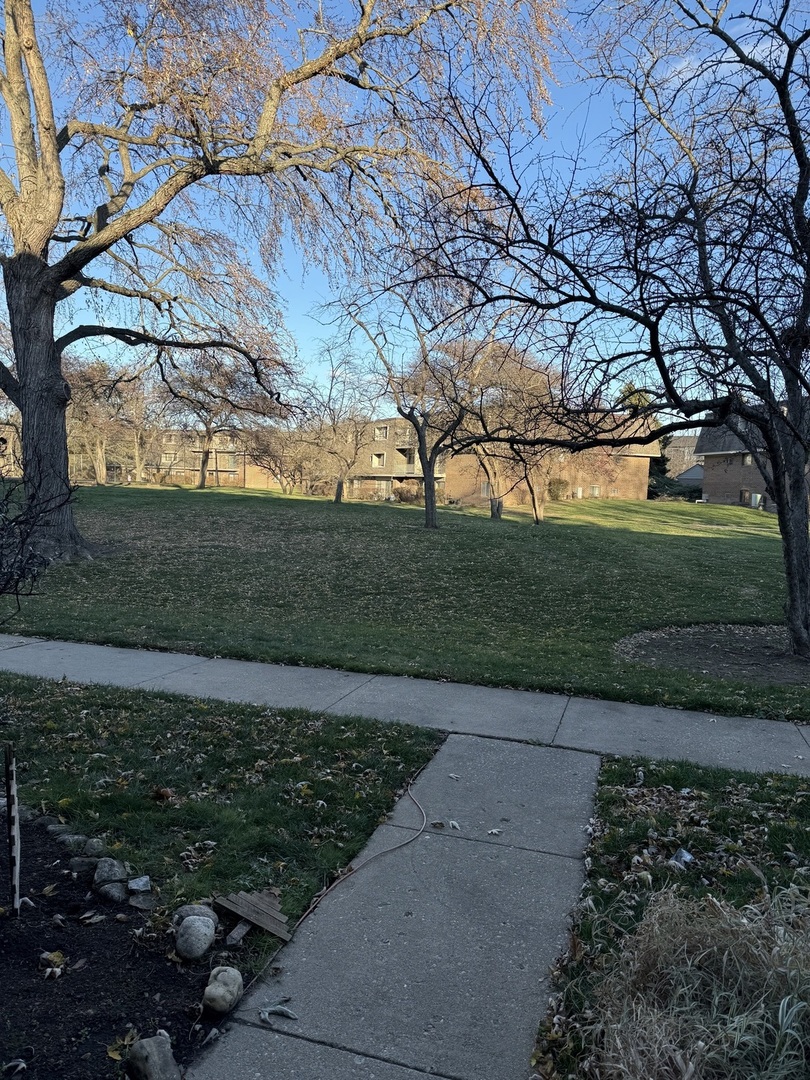 138 E Bailey Road #B, Naperville, IL 60565