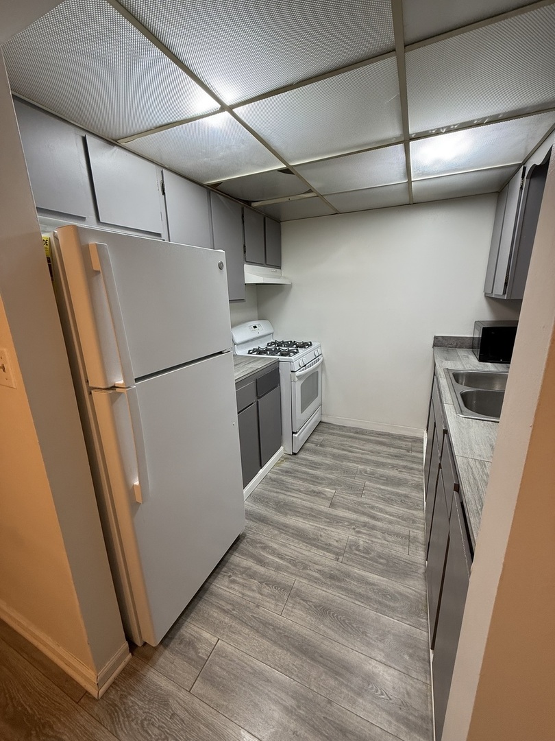 138 E Bailey Road #B, Naperville, IL 60565