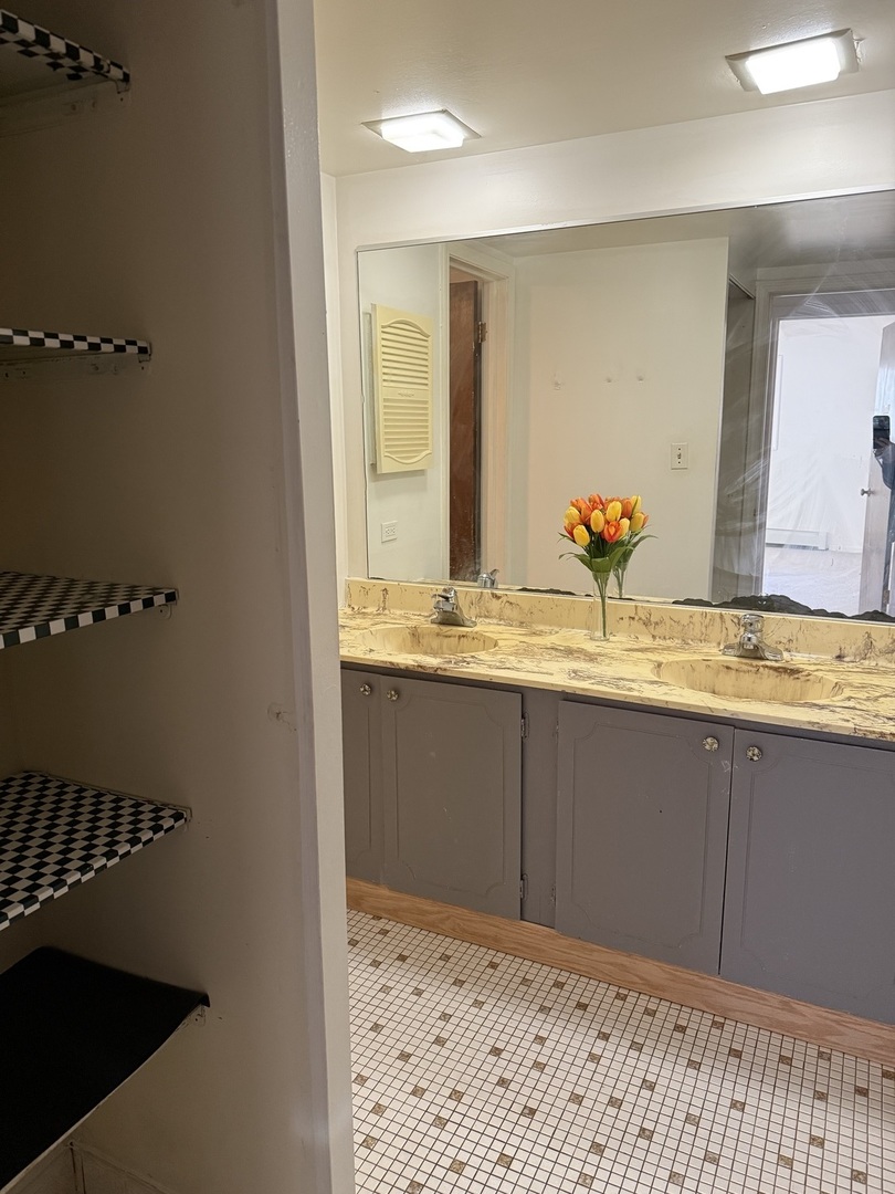 138 E Bailey Road #B, Naperville, IL 60565