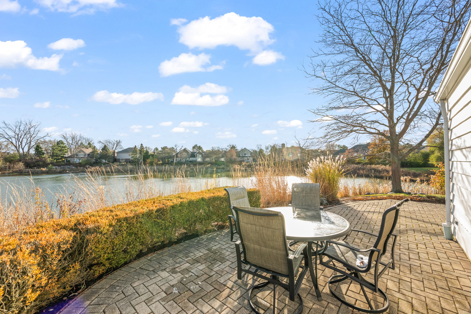 145 Rivershire Lane, Lincolnshire, IL 60069