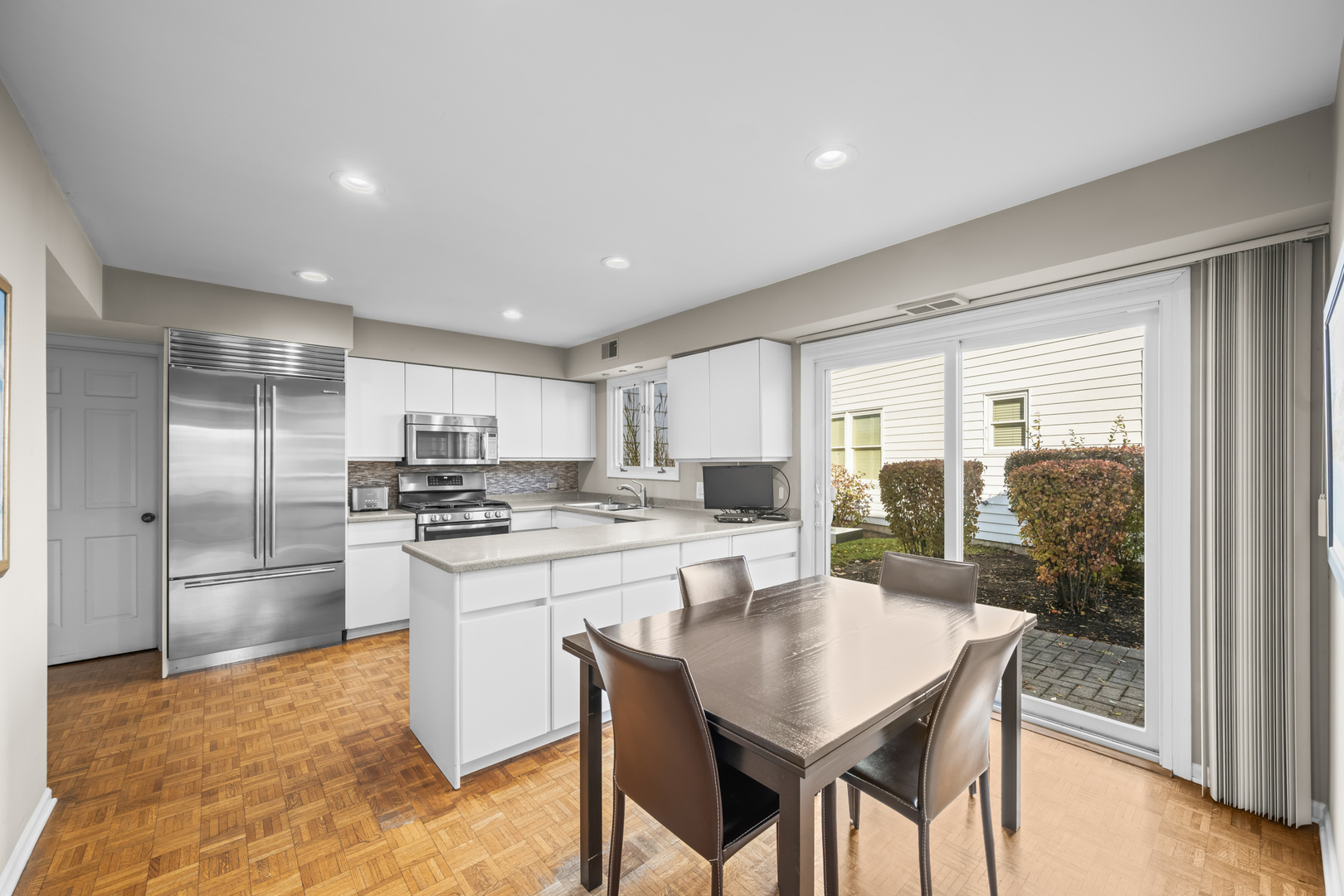 145 Rivershire Lane, Lincolnshire, IL 60069