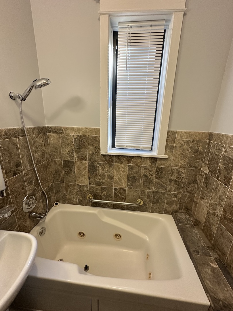 3759 N Damen Avenue #2, Chicago, IL 60618