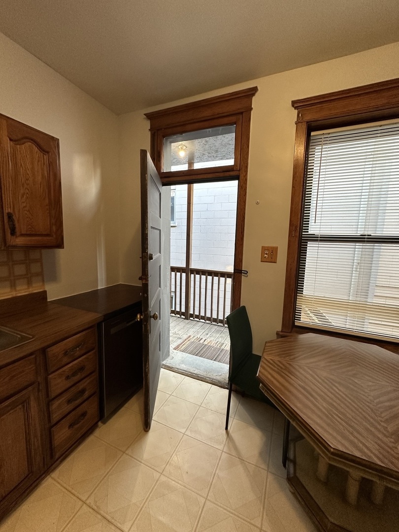 3759 N Damen Avenue #2, Chicago, IL 60618