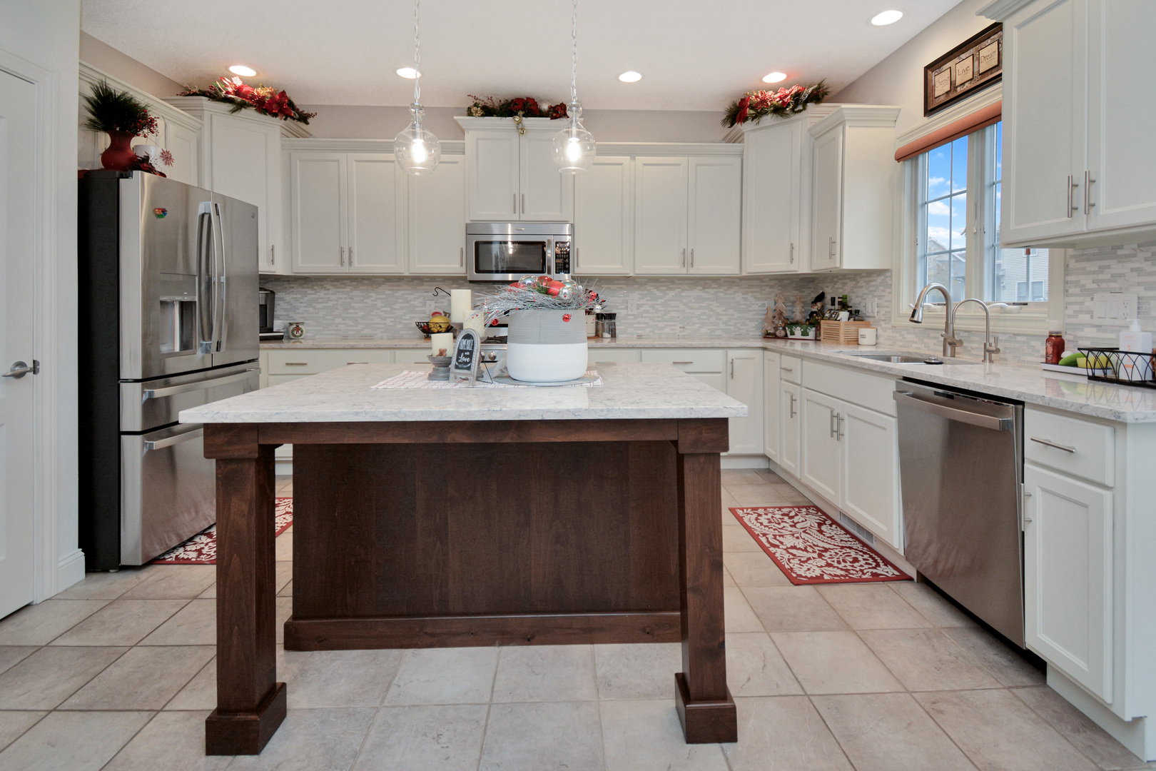 10 Deerfield Court, Bloomington, IL 61705