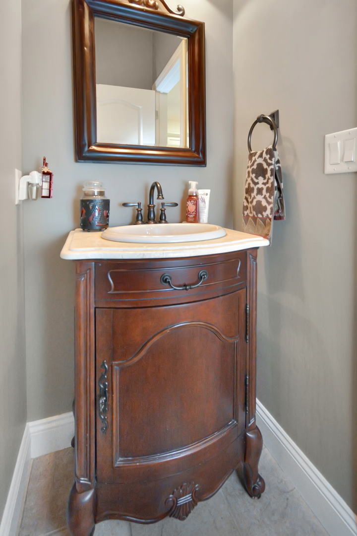 10 Deerfield Court, Bloomington, IL 61705