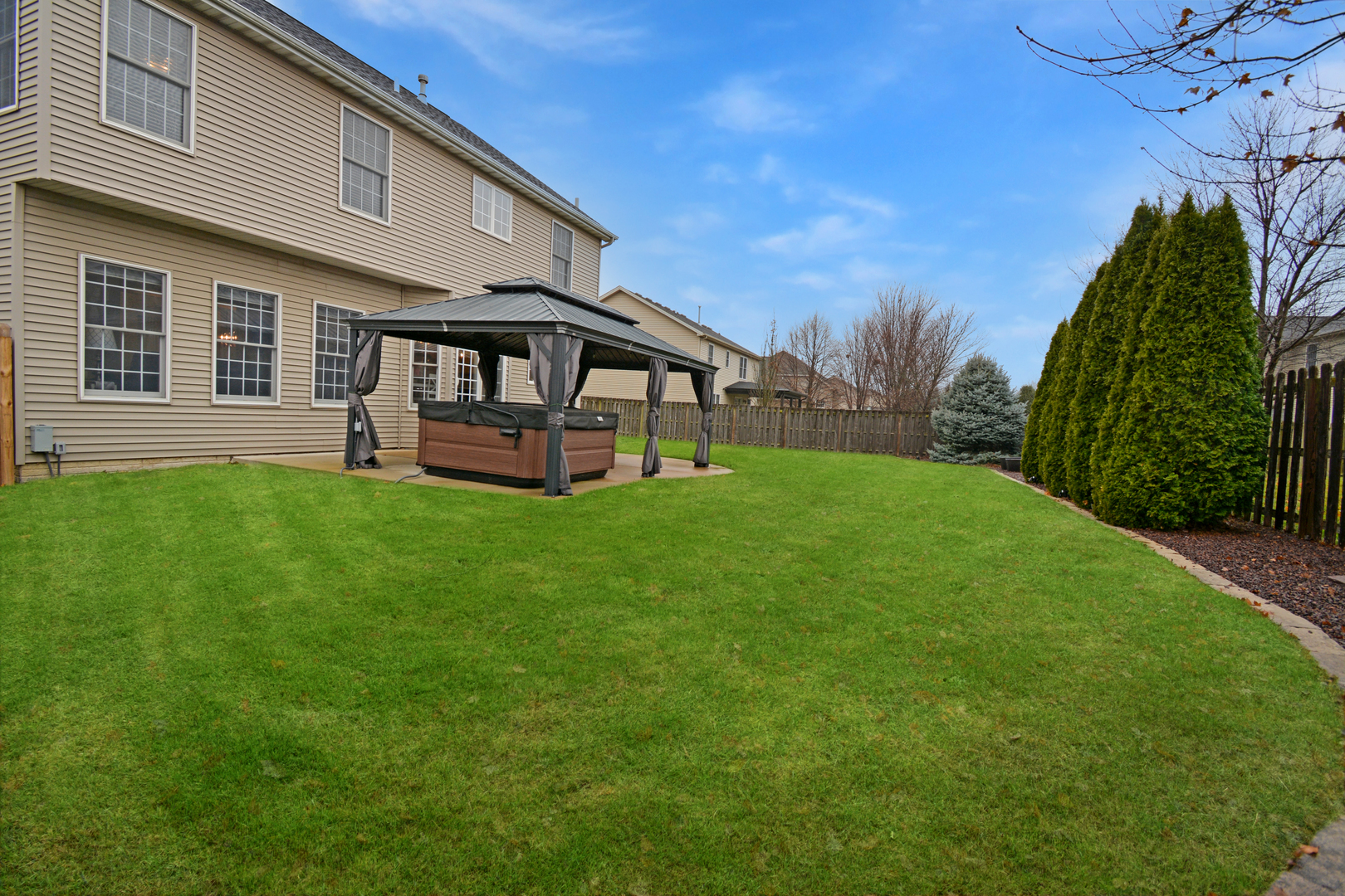 10 Deerfield Court, Bloomington, IL 61705