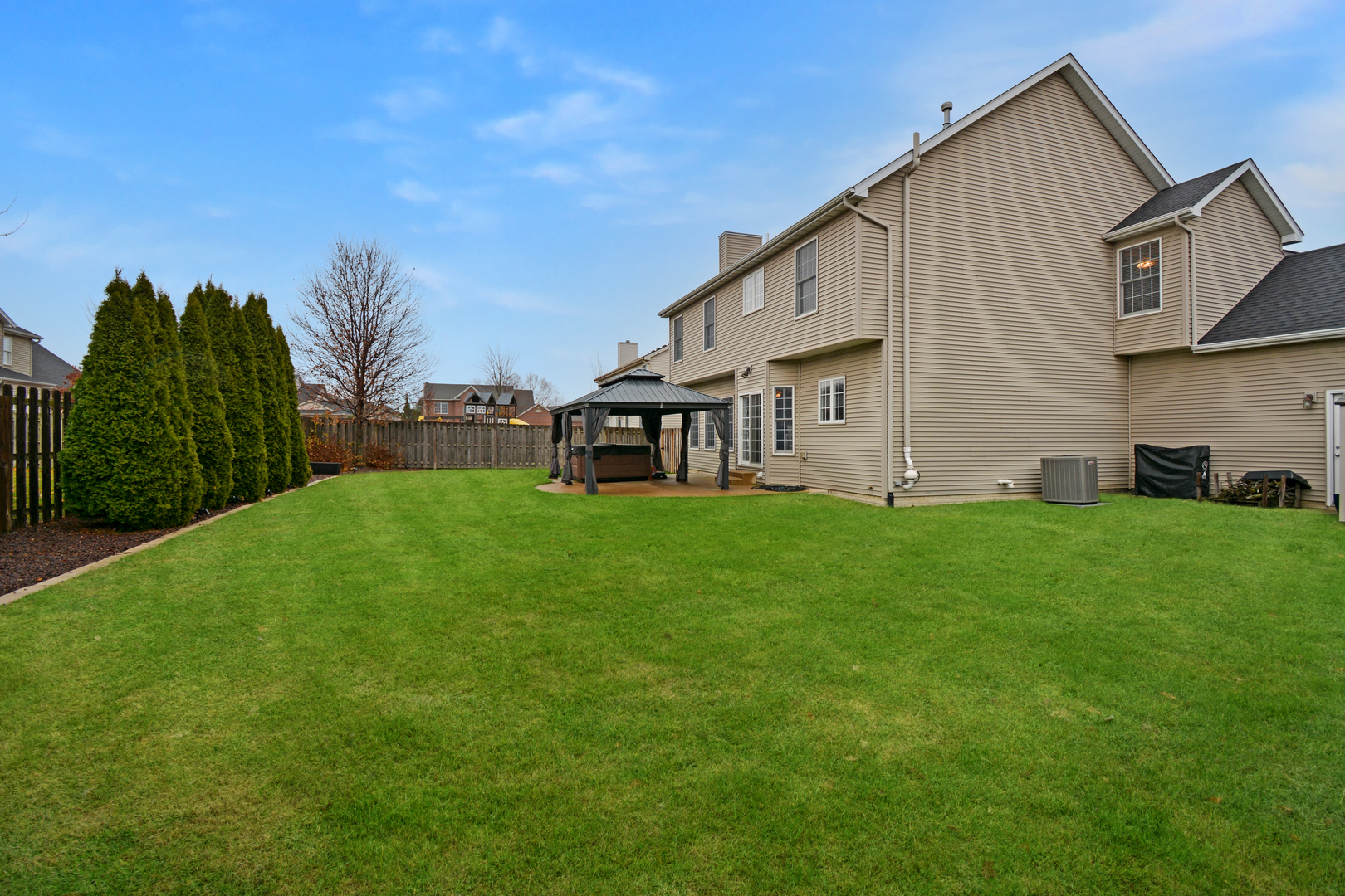 10 Deerfield Court, Bloomington, IL 61705