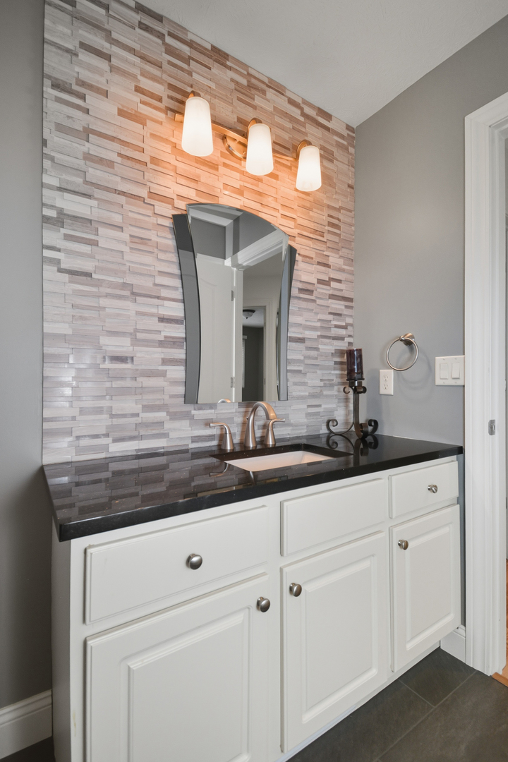 10 Deerfield Court, Bloomington, IL 61705