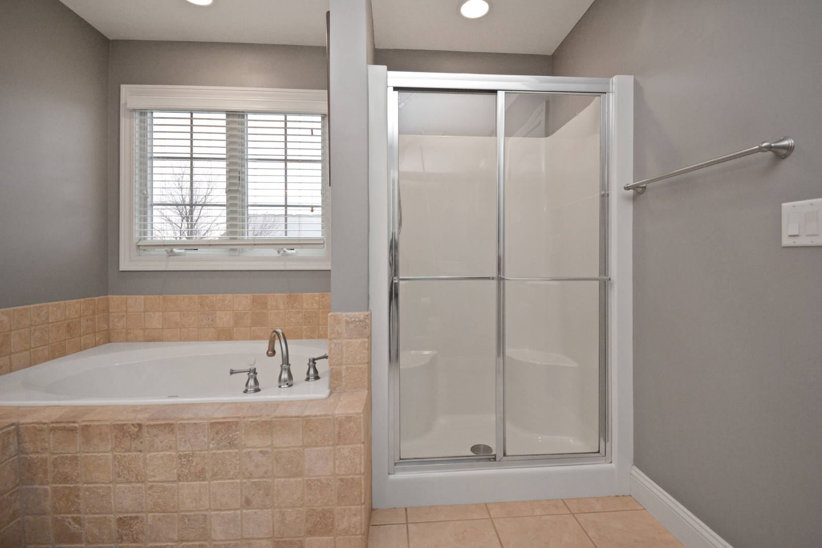 10 Deerfield Court, Bloomington, IL 61705