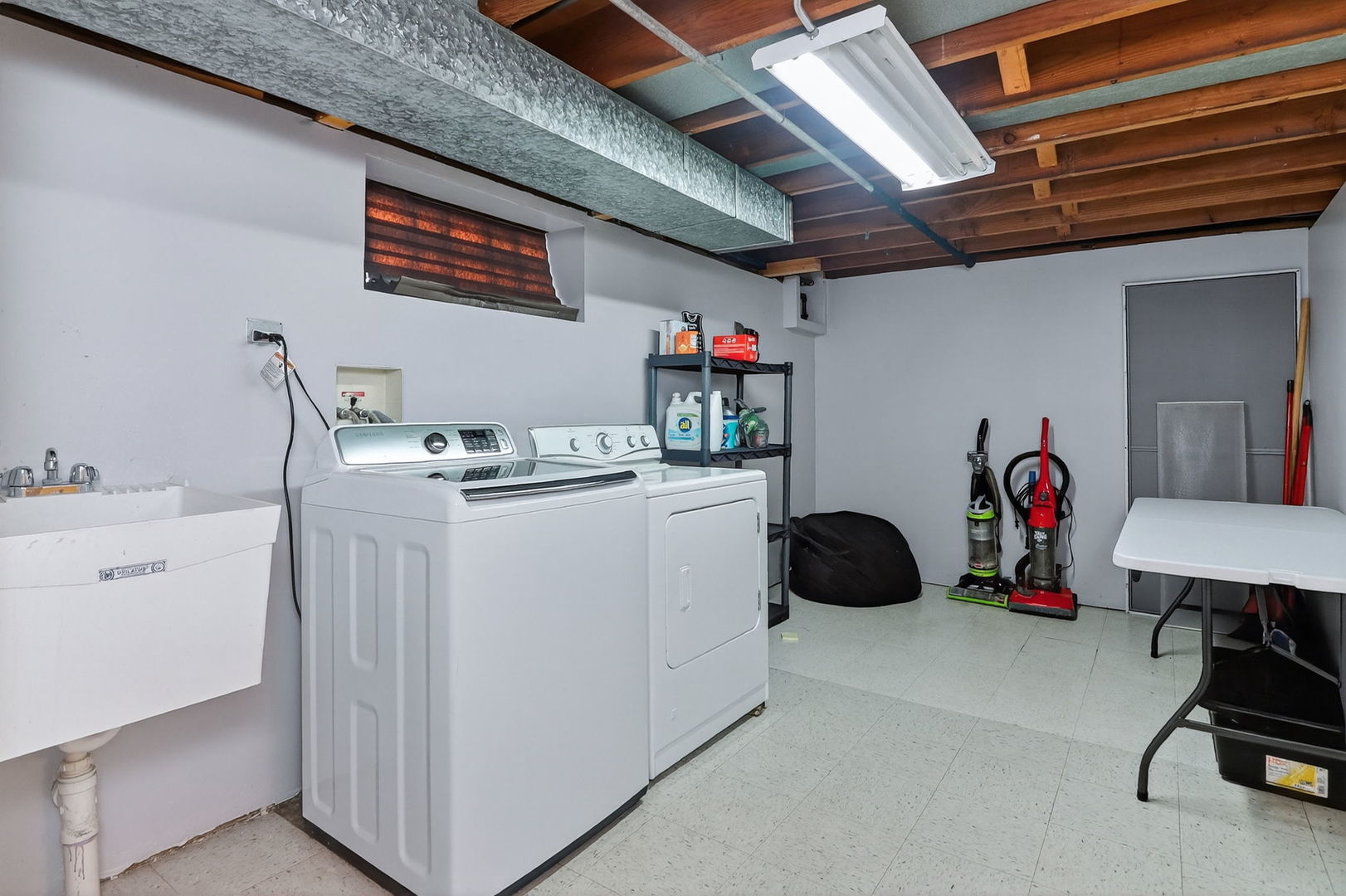 2832 W 100th Place, Evergreen Park, IL 60805