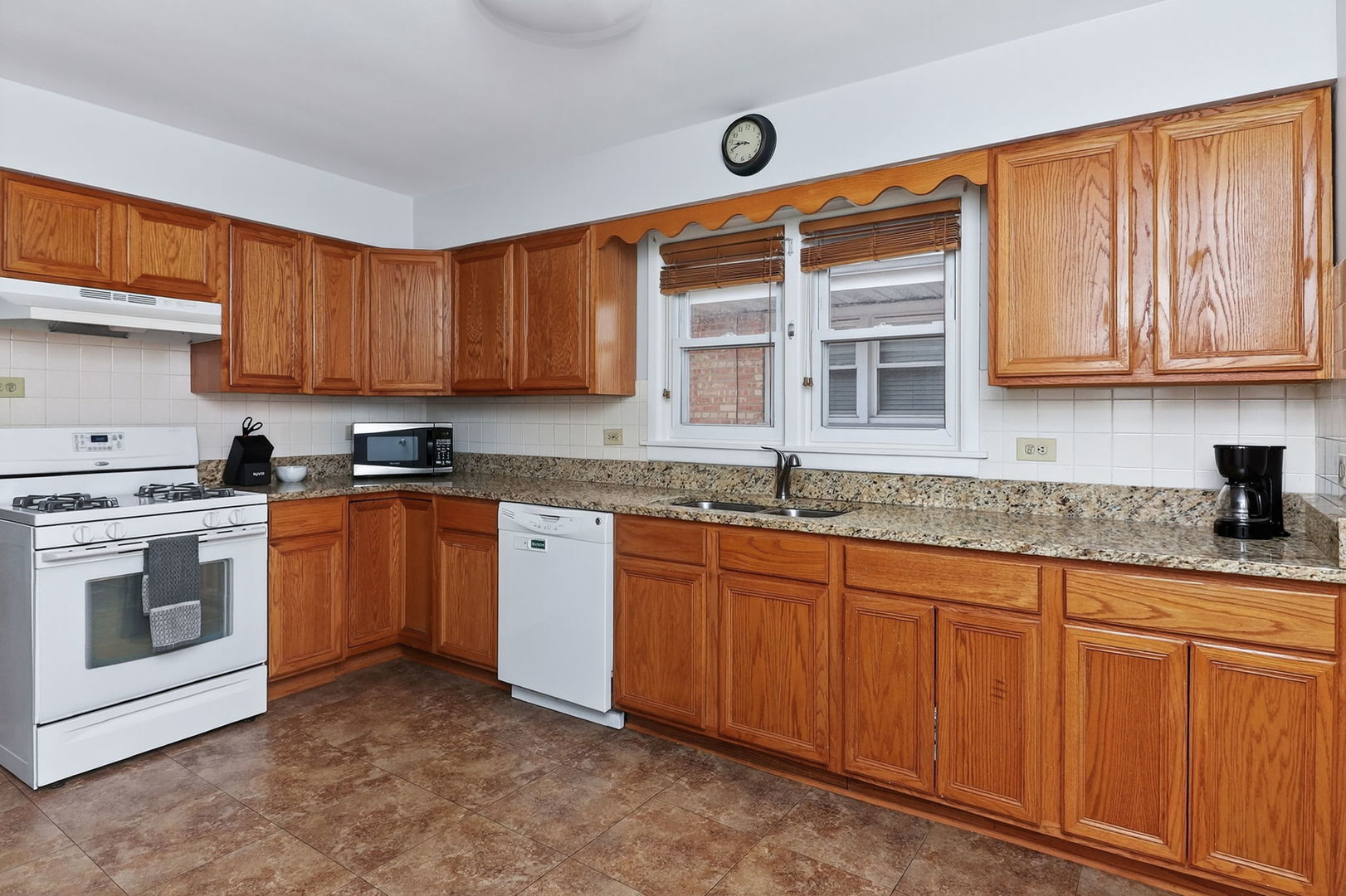 2832 W 100th Place, Evergreen Park, IL 60805