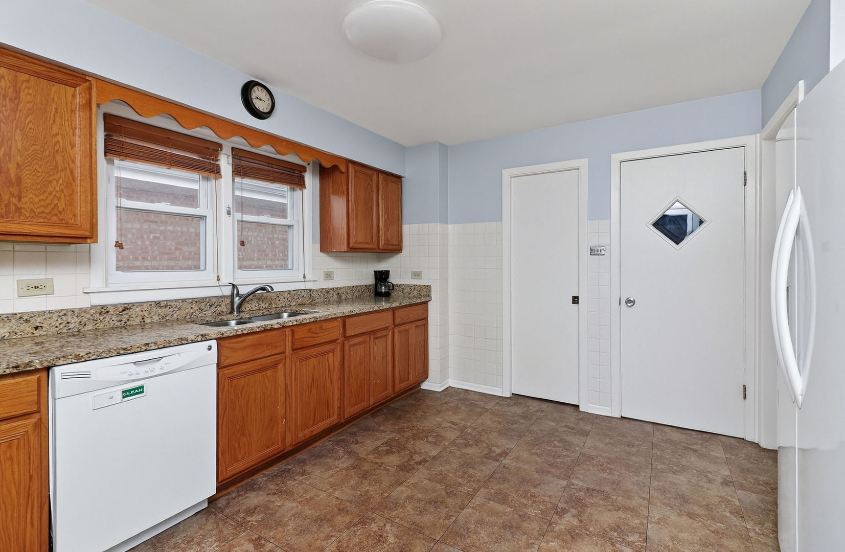 2832 W 100th Place, Evergreen Park, IL 60805