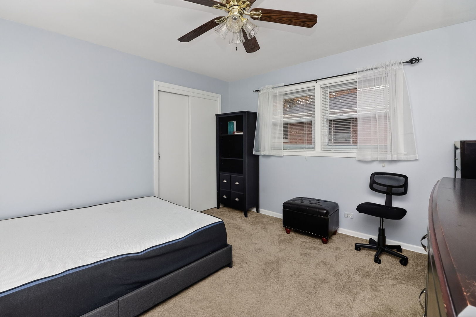 2832 W 100th Place, Evergreen Park, IL 60805