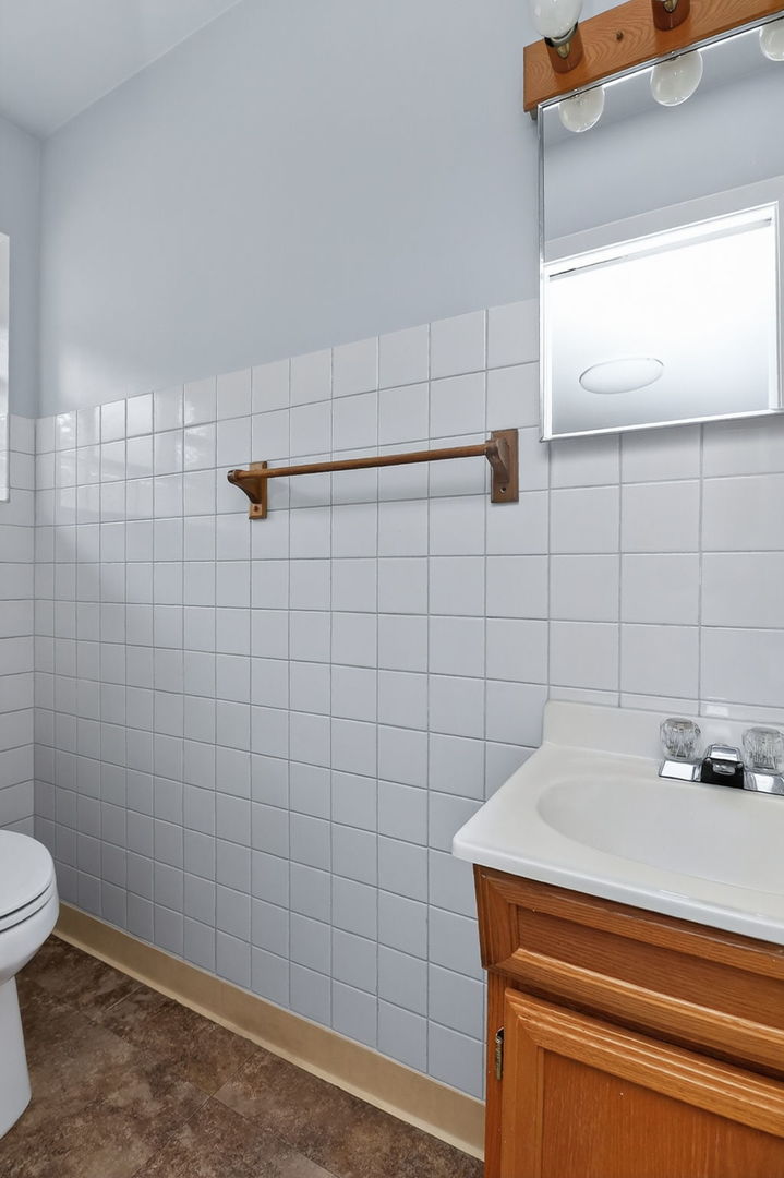 2832 W 100th Place, Evergreen Park, IL 60805