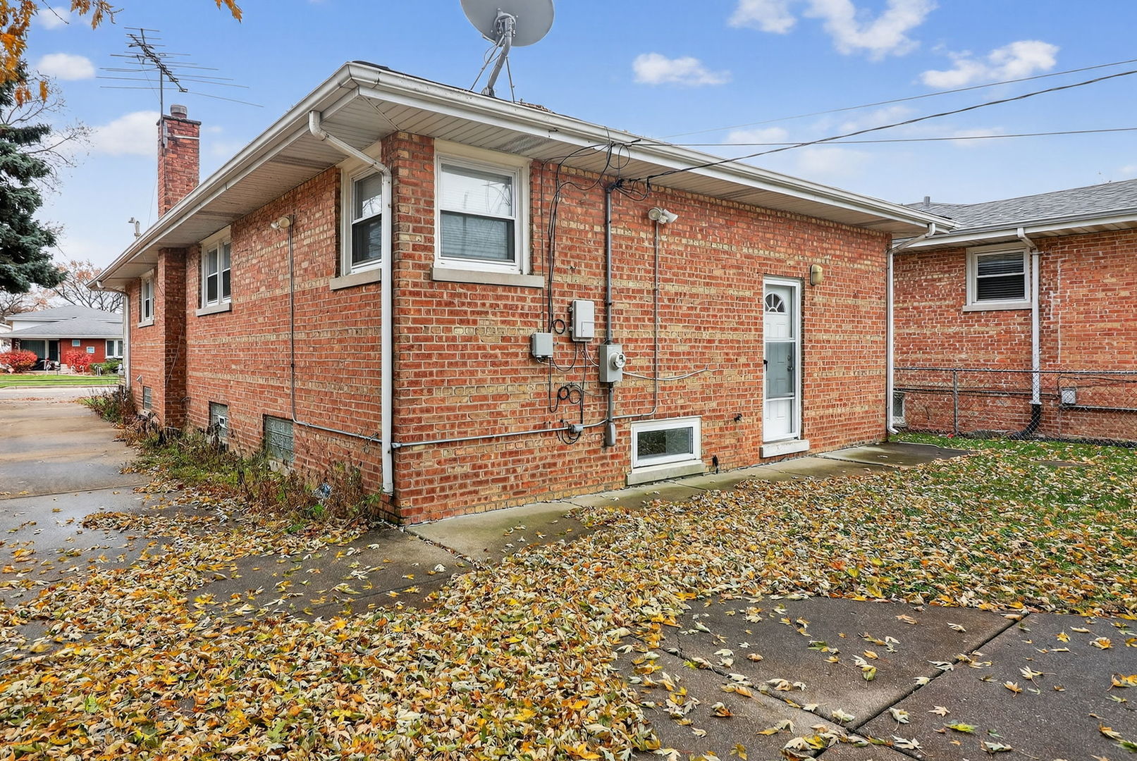 2832 W 100th Place, Evergreen Park, IL 60805