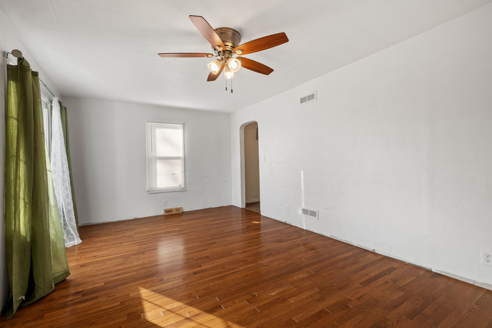 307 N Jackson Street, Gardner, IL 60424