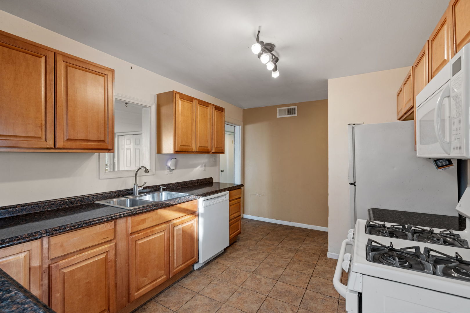 307 N Jackson Street, Gardner, IL 60424