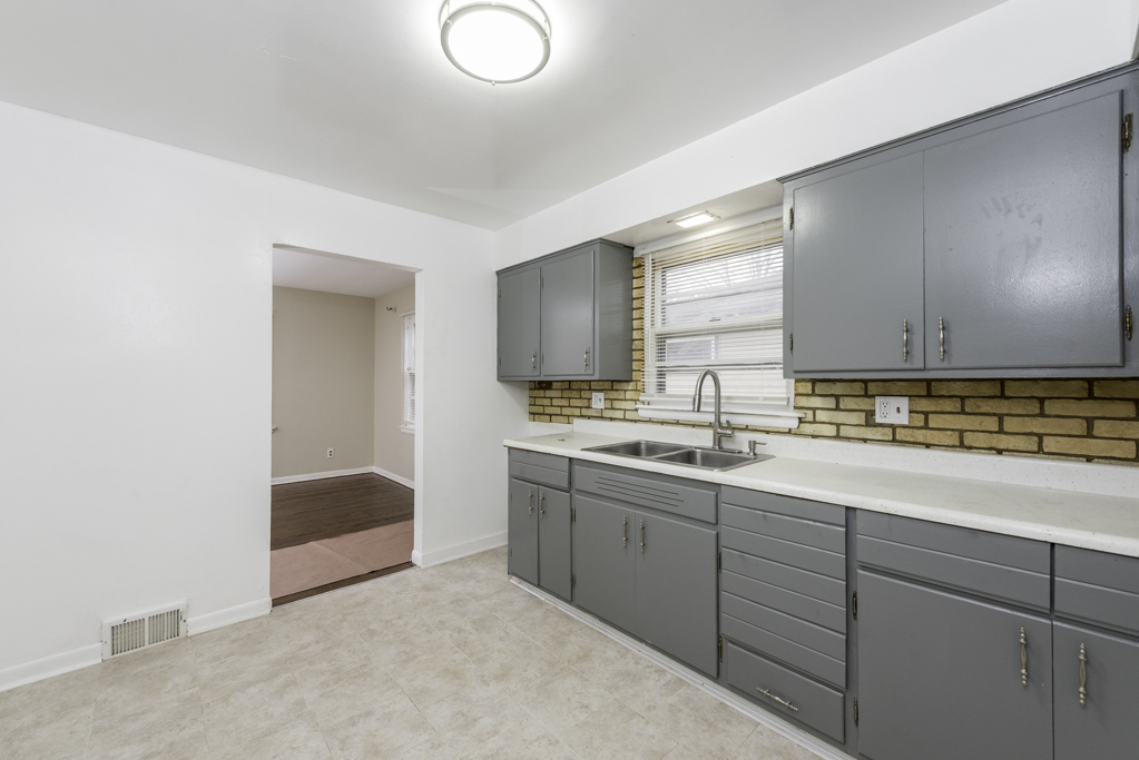 922 Landon Avenue, Winthrop Harbor, IL 60096