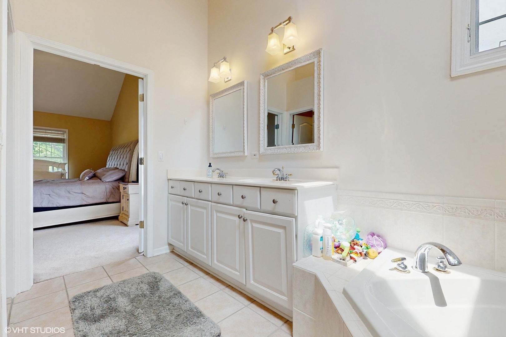 3432 Redwing Drive, Naperville, IL 60564