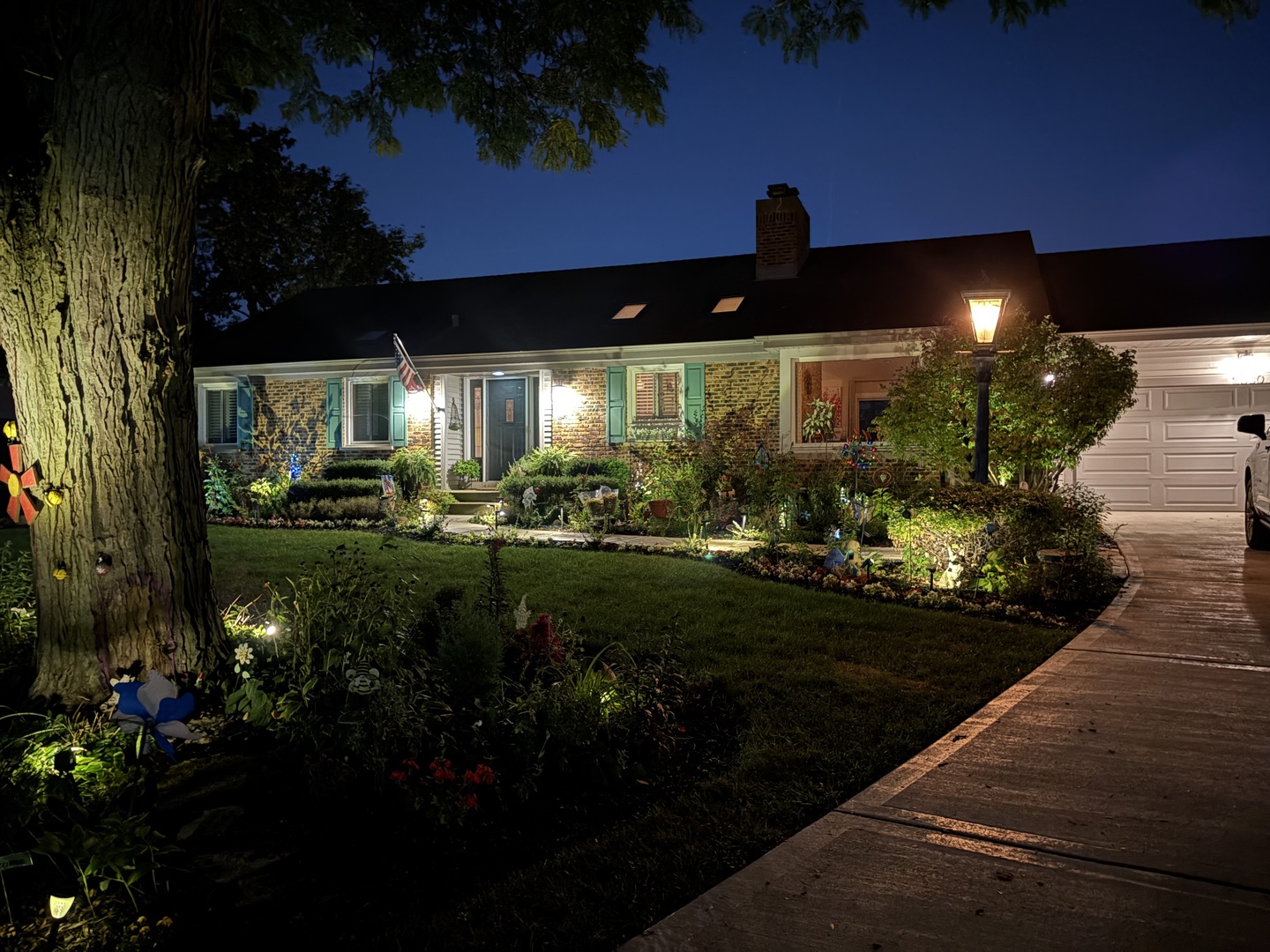 2830 S Briarwood Drive, Arlington Heights, IL 60005