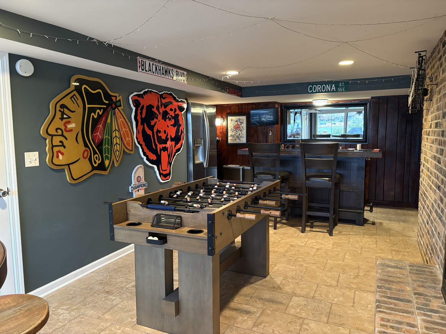 2830 S Briarwood Drive, Arlington Heights, IL 60005