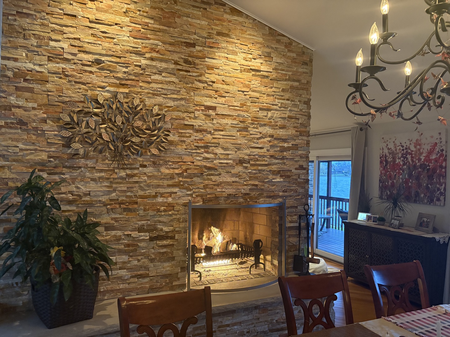 2830 S Briarwood Drive, Arlington Heights, IL 60005