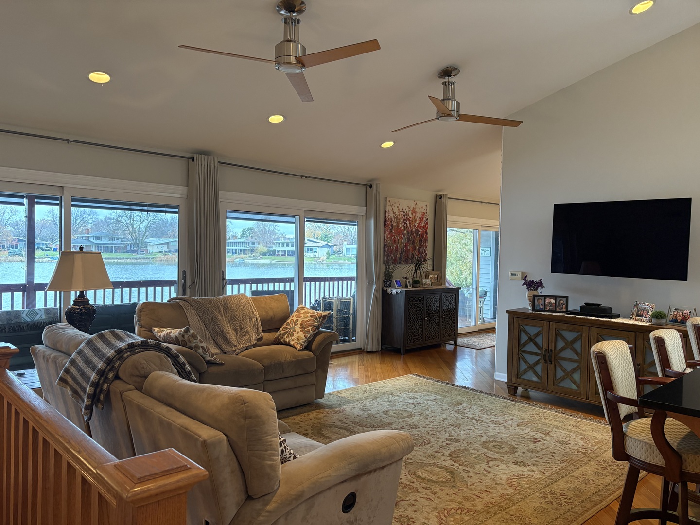 2830 S Briarwood Drive, Arlington Heights, IL 60005