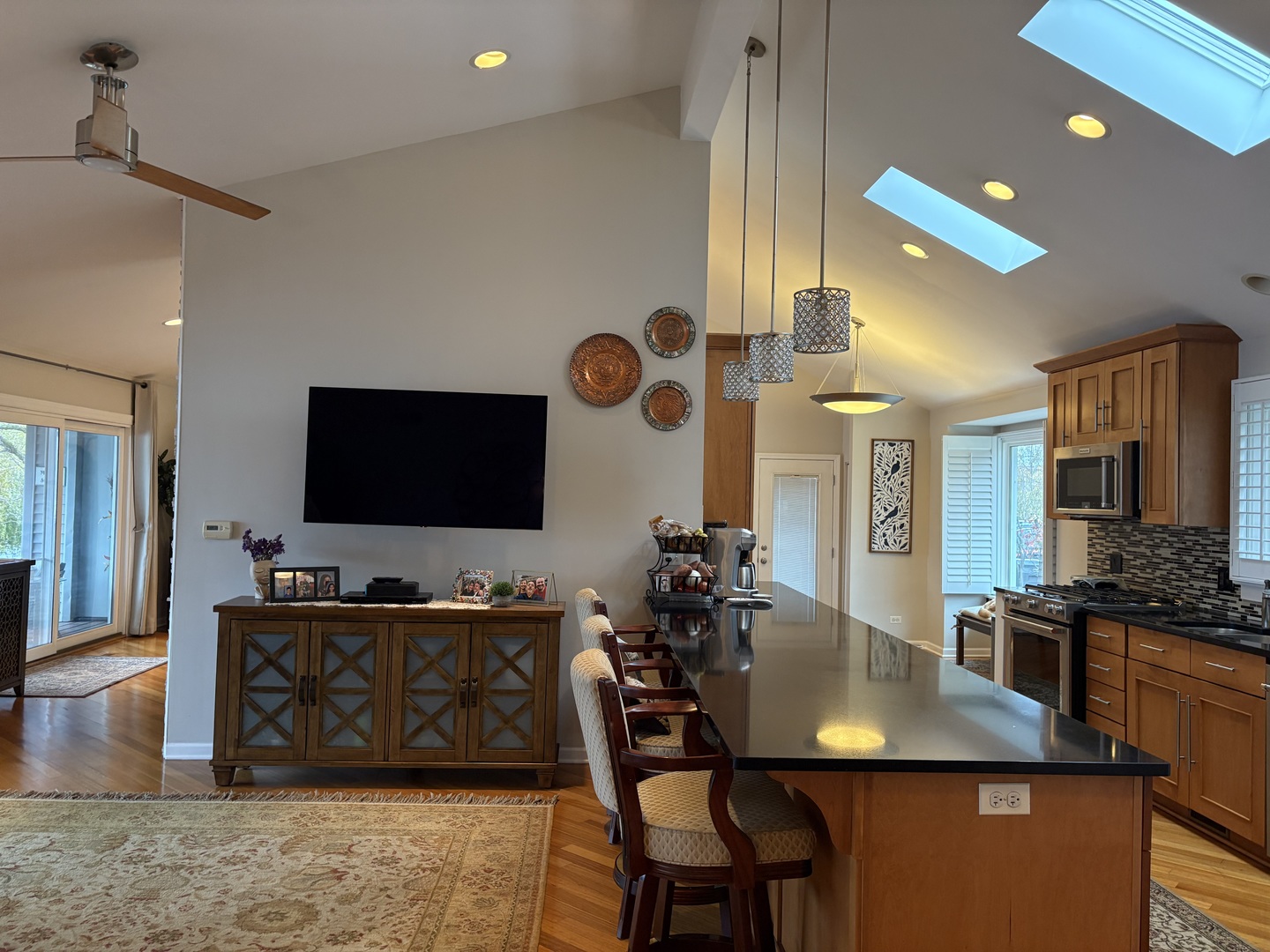 2830 S Briarwood Drive, Arlington Heights, IL 60005