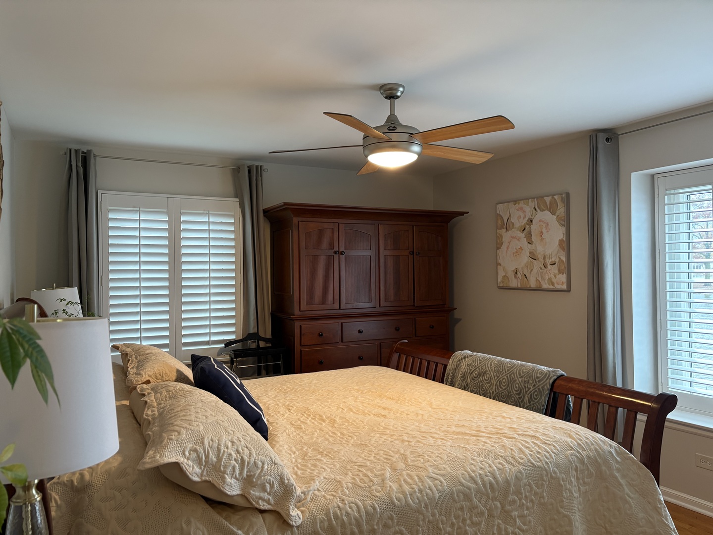 2830 S Briarwood Drive, Arlington Heights, IL 60005