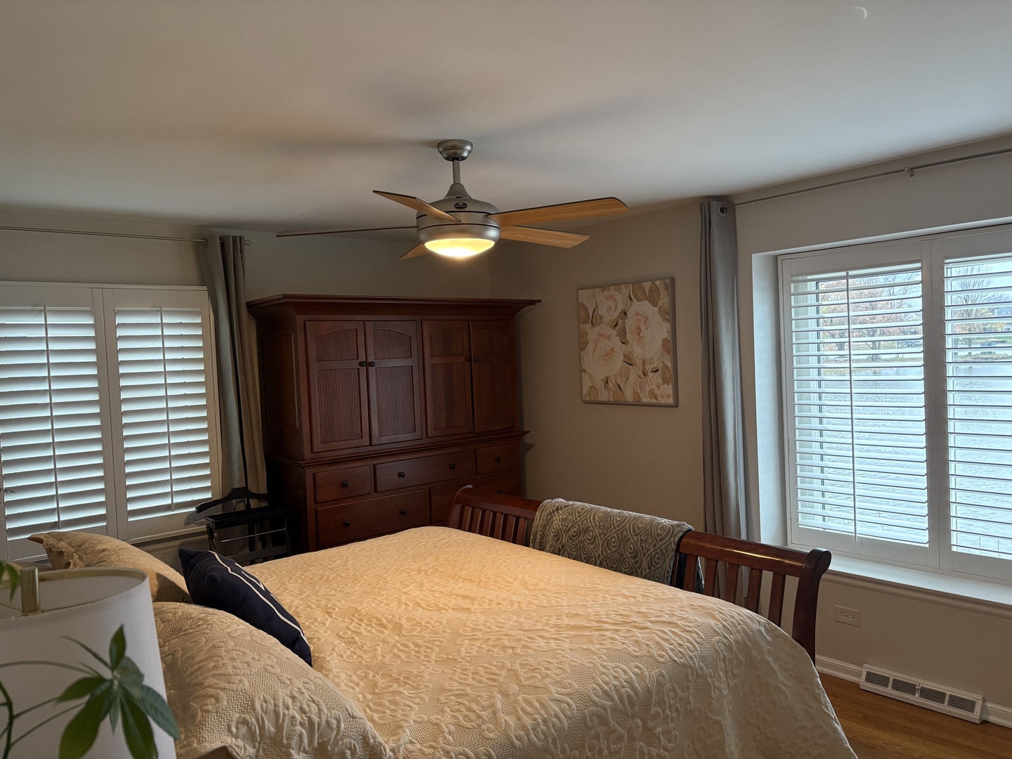 2830 S Briarwood Drive, Arlington Heights, IL 60005